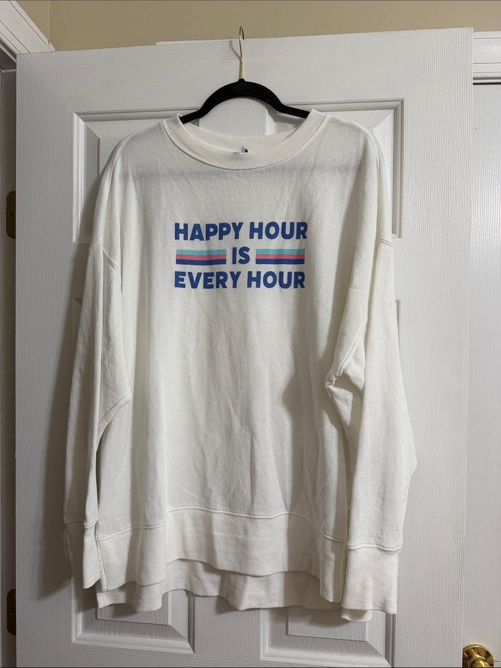 Crown & Ivy White Long Sleeve Happy Hour Crewneck Pullover Size Large